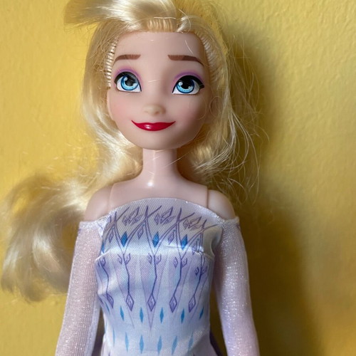 Disney Frozen Queen Elsa doll like new
