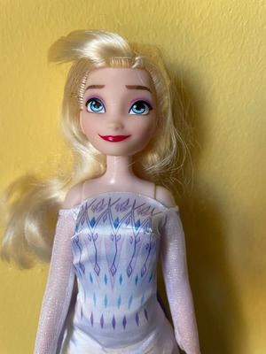 Disney Frozen Queen Elsa doll like new