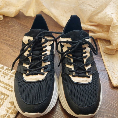 Sneakers γυναικεία Zara 39 σαν καινούργιο, μαύρο και μπεζ