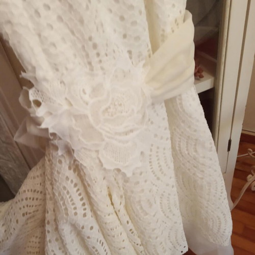 Wedding dress like new, ivory lace with decorative belt and long train