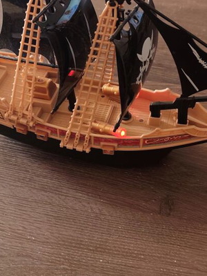 Pirate ship with two pirates sound and lights like new 31×24