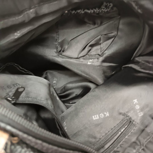 KEM shoulder bag used with high-quality material