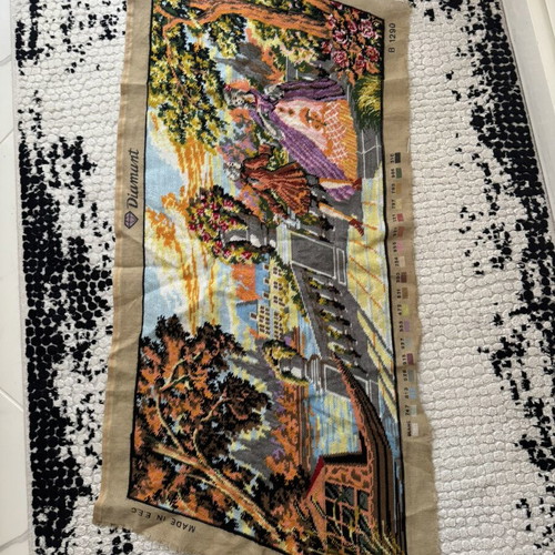 Vintage embroidery decoration 60x125 like new