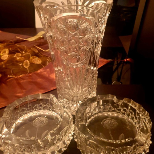 Vintage crystal vase set and 2 ashtrays with etched rose like new