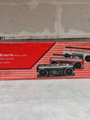 Ραδιοκασετόφωνο International Boombox δεκαετίας 1980 καινούργιο στο κουτί