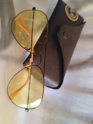 Ray-Ban Aviator Large Metal RB3025 photochromic sunglasses like new, yellow