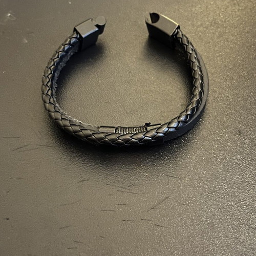 Leather men's bracelet with magnetic clasp new, black