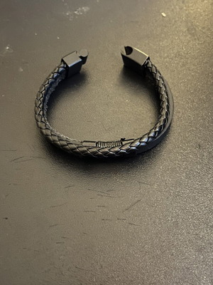 Leather men's bracelet with magnetic clasp new, black