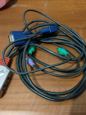 KVM switch 2 ports like new for PS2 keyboard-VGA-mouse