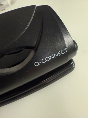 Q-Connect hole punch like new