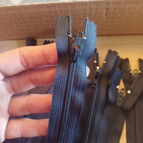 Set of 20 zippers new, assorted colors and lengths