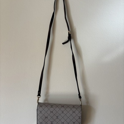 Caprisa bag wallet like new, gray and brown, detachable strap