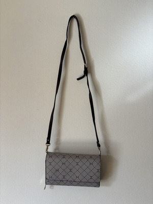 Caprisa bag wallet like new, gray and brown, detachable strap