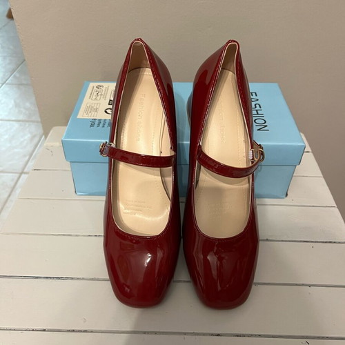 Heels like new in excellent condition, size 39