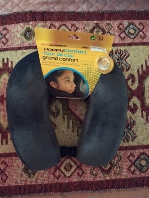 Μαξιλαράκι ταξιδίου καινούριο με memory foam και βελούδινη υφή
