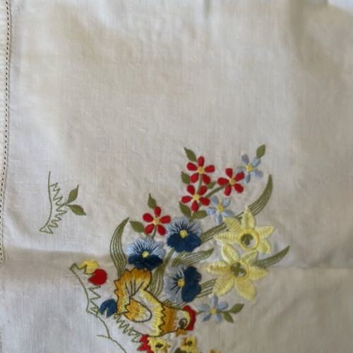 Square embroidered tablecloth 73x73 cm