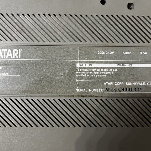 Atari 1040STF computer without screen, German ROM