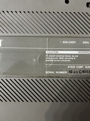 Atari 1040STF computer without screen, German ROM