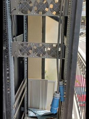Rack server like new with fans for server room