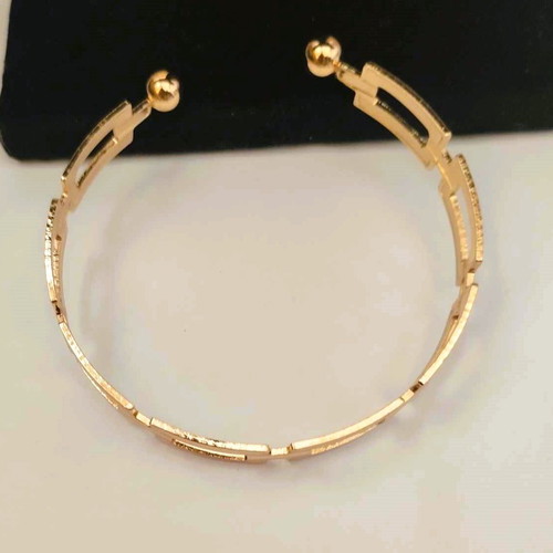 Bracelet with geometric design new, gold one size