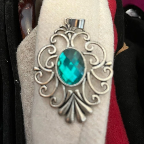 Necklace turquoise color like new