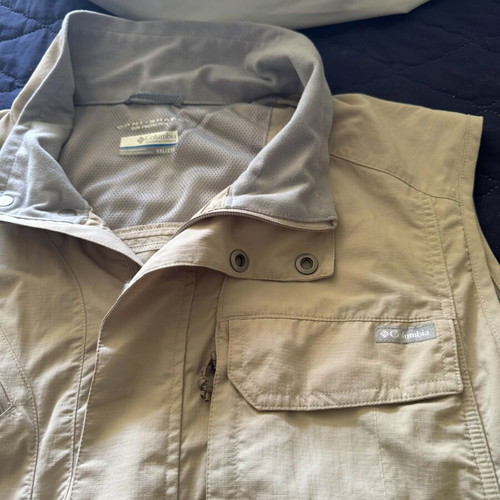 Columbia sleeveless summer jacket new, beige, XL