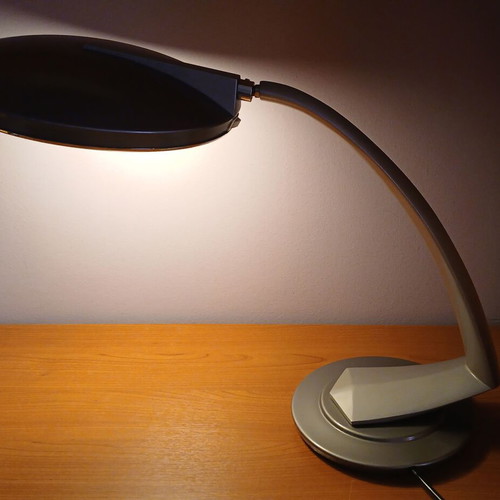 Boomerang 2000 table lamp like new, iconic Fase design