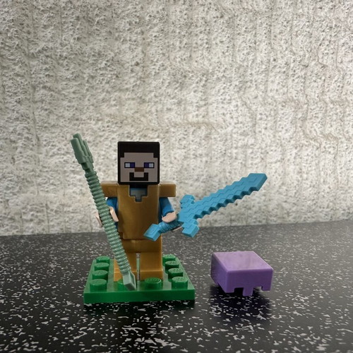 Lego Minecraft Steve Light Nougat Pearl Gold figure like new