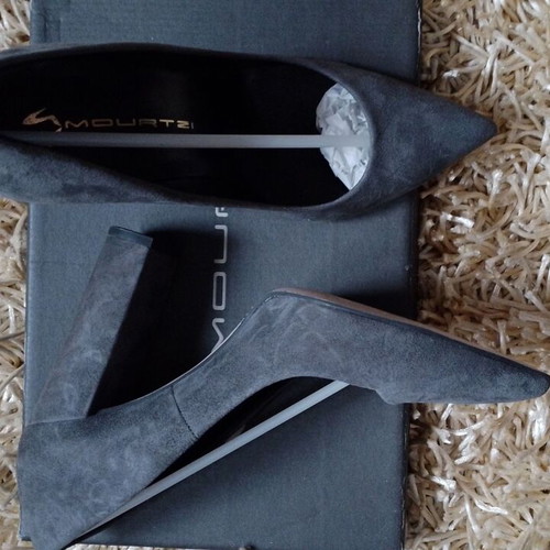 Mourtzi suede pumps like new, size 38, gray
