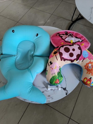 Set of 2 baby bath and body pillows like new