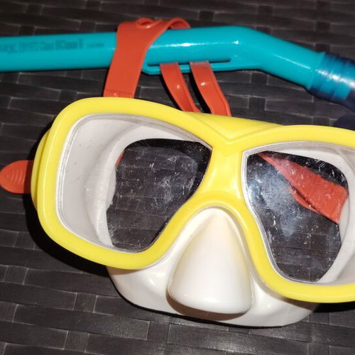 Children's snorkeling mask up to 6 years, like new