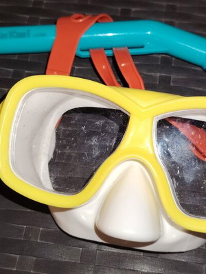 Children's snorkeling mask up to 6 years, like new