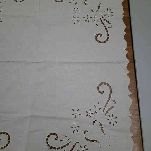Table linen carré with slight stains