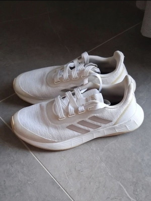 Adidas Women's Light Motion Running Shoes like new, size 38, white beige