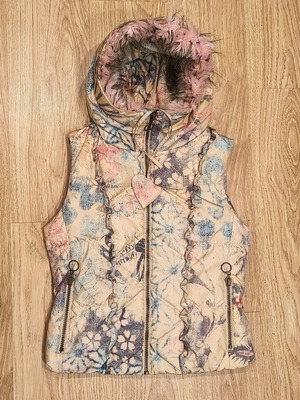 Daite Womens Hooded Puffer Vest faux fur trim, floral skull print, size UK 12 EU 38, like new
