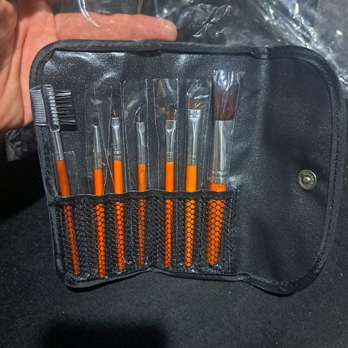 Makeup brush set 7pcs new with carrying storage case