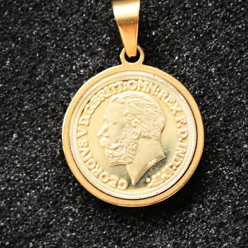 Pendant English Lira 24K gold plated King George in case wreath