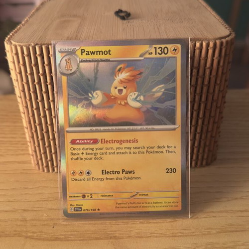Pawmot Pokemon card like new, excellent condition
