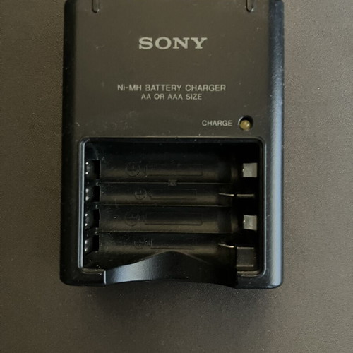 Sony BC-CS2B Battery Charger like new for AA and AAA batteries