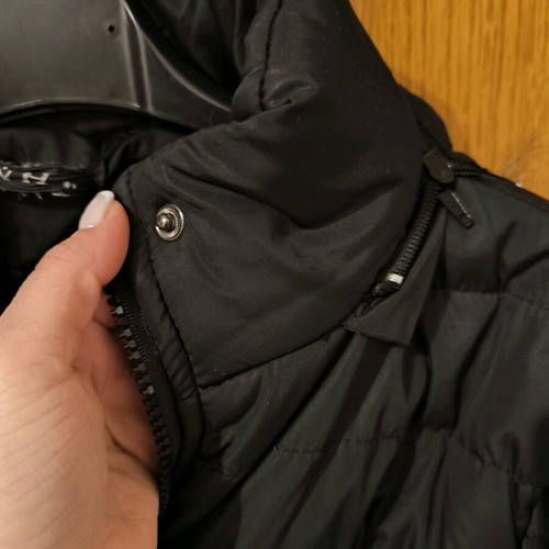 Women's black jacket like new with hood and belt size Medium