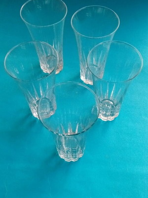 Vintage crystal glasses set of 5 in like new condition