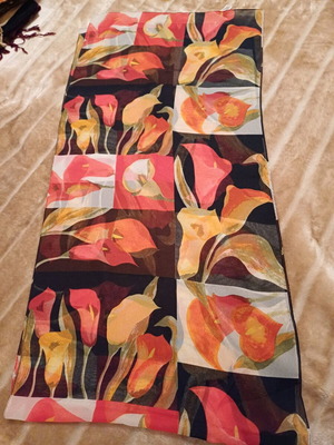 Printed scarf with lily polyester like new