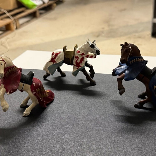 Medieval horses toys used, Bullyland & Plastoy figures