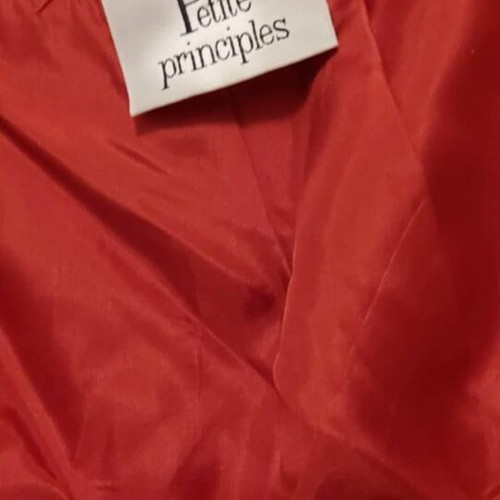 Red suit No Medium with white shirt Petit Principles like new