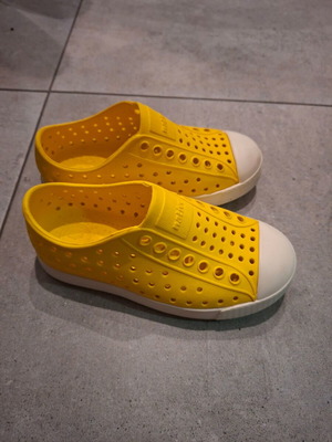 Native plastic sneakers unisex size 25 like new, yellow