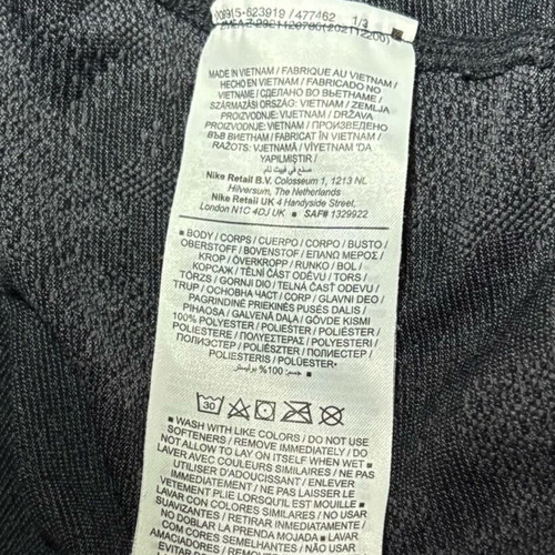 Nike Athletic Shirt like new, black retro Body Shop T-Shirt