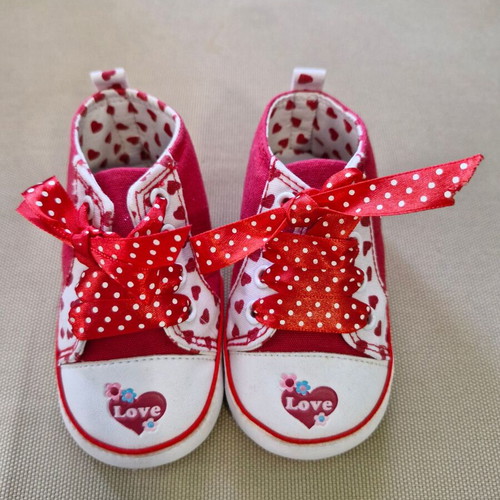 Baby booties, 2 pairs