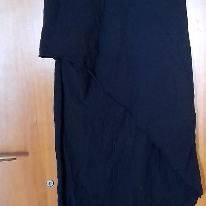 T shirt black with asymmetric cut like new, size medium