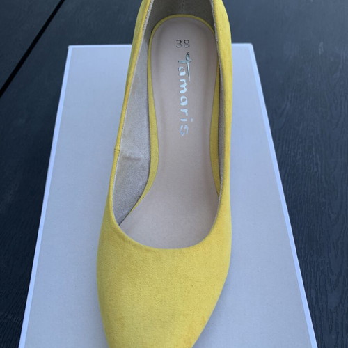 Tamaris yellow low heel shoes, size 38, suede and textile
