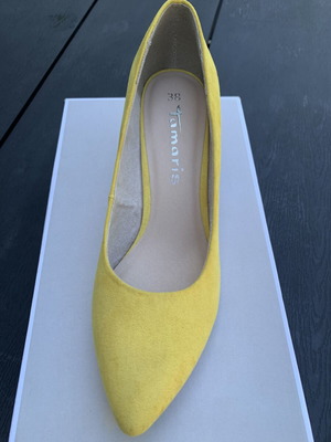 Tamaris yellow low heel shoes, size 38, suede and textile